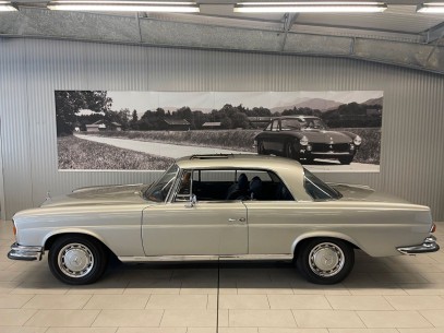 Mercedes-Benz 280 SE Coupe 3.5 - mit Schiebedach, Klimaanlage