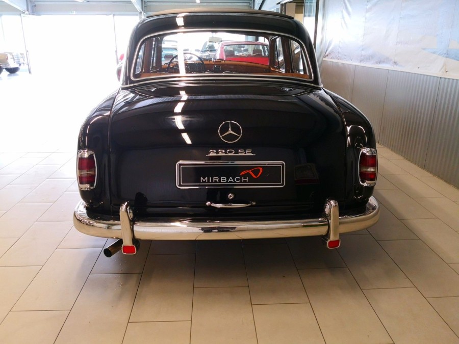 220-se-ponton-limousine-mit-faltschiebedach_3.jpg
