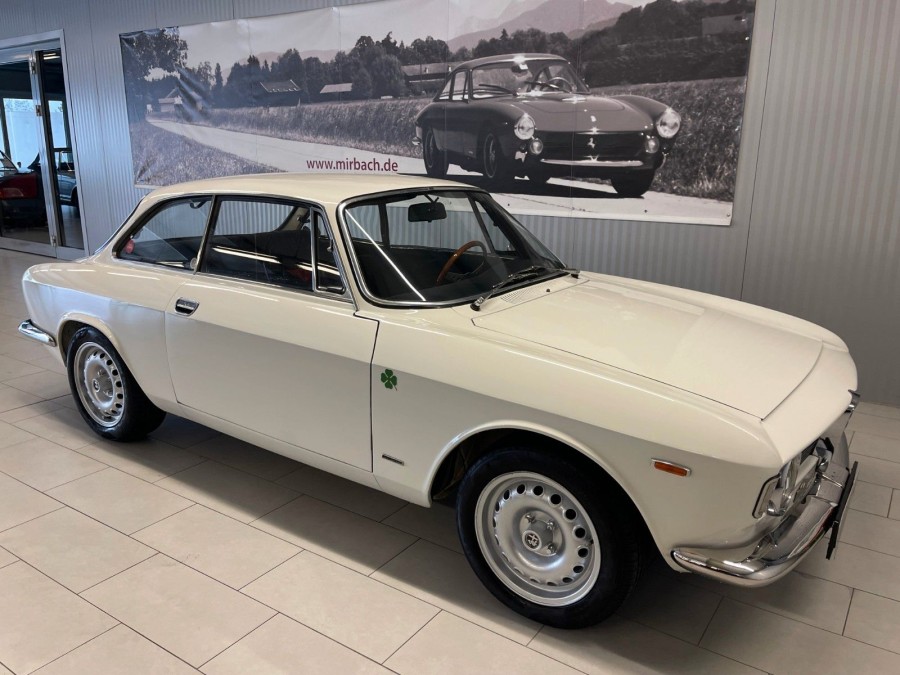 giulia-sprint-gt-bertone_4.jpg