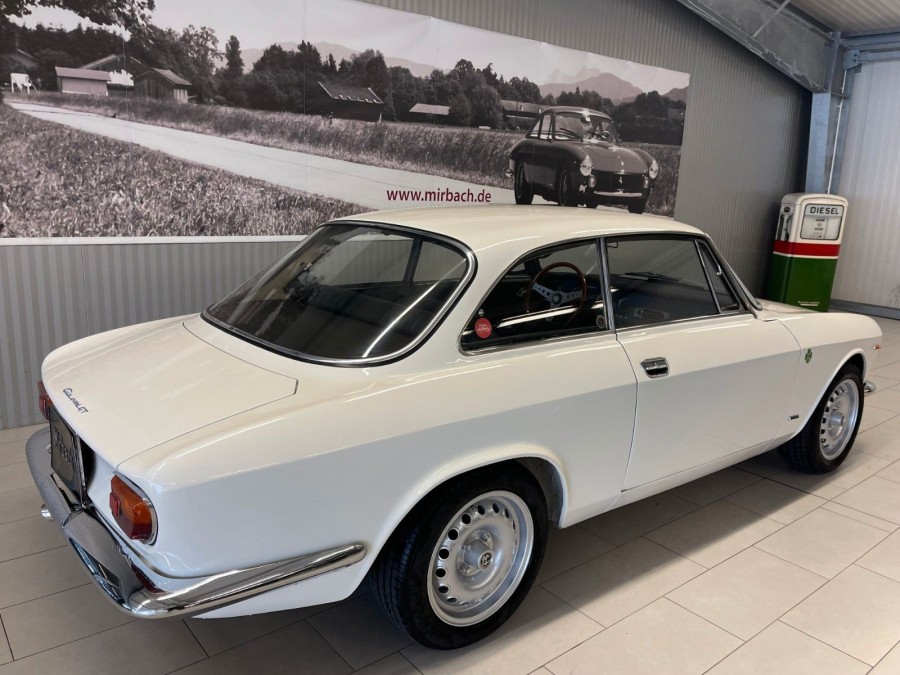 giulia-sprint-gt-bertone_5.jpg