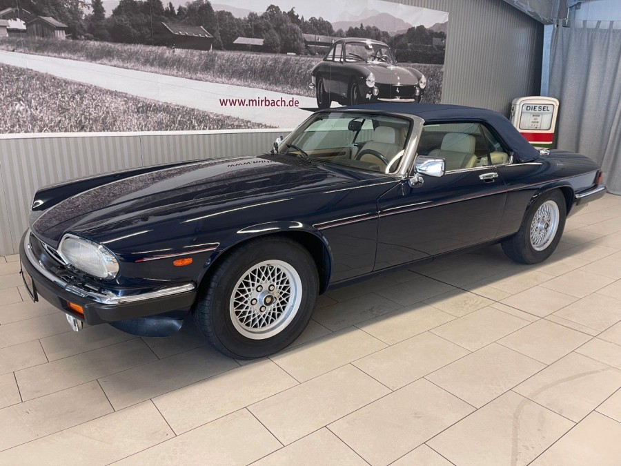 xjs-cabriolet-v12-schweizer-erstauslieferung_1.jpg