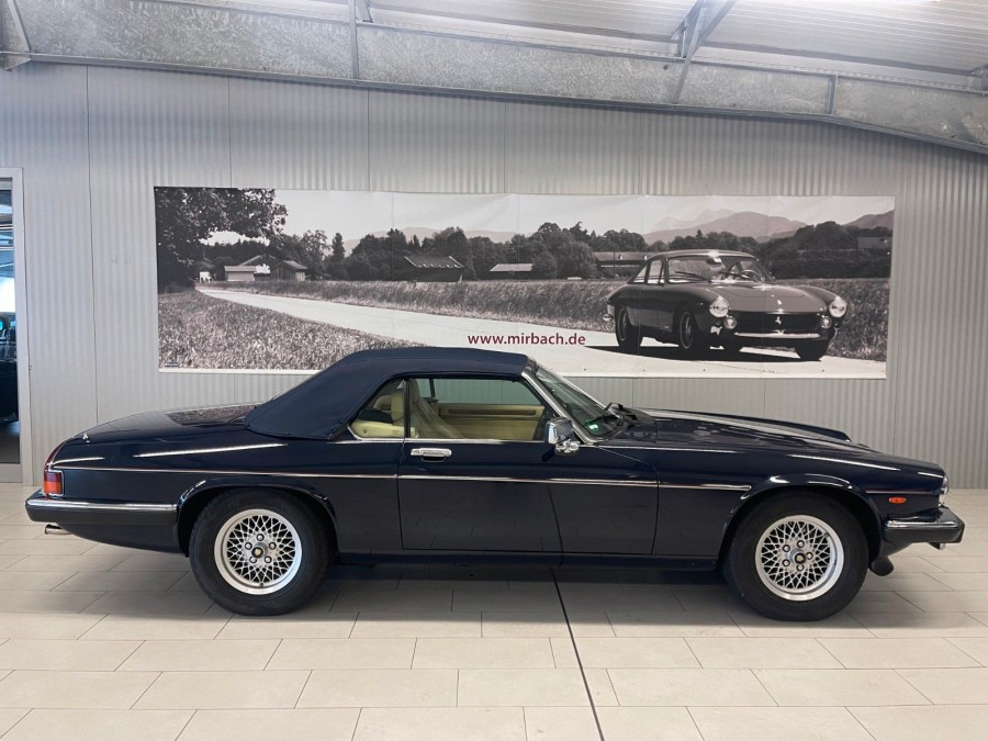 xjs-cabriolet-v12-schweizer-erstauslieferung_4.jpg