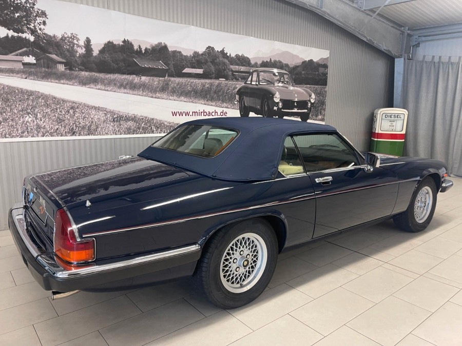 xjs-cabriolet-v12-schweizer-erstauslieferung_5.jpg