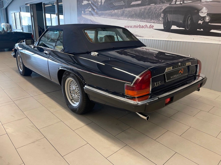 xjs-cabriolet-v12-schweizer-erstauslieferung_7.jpg